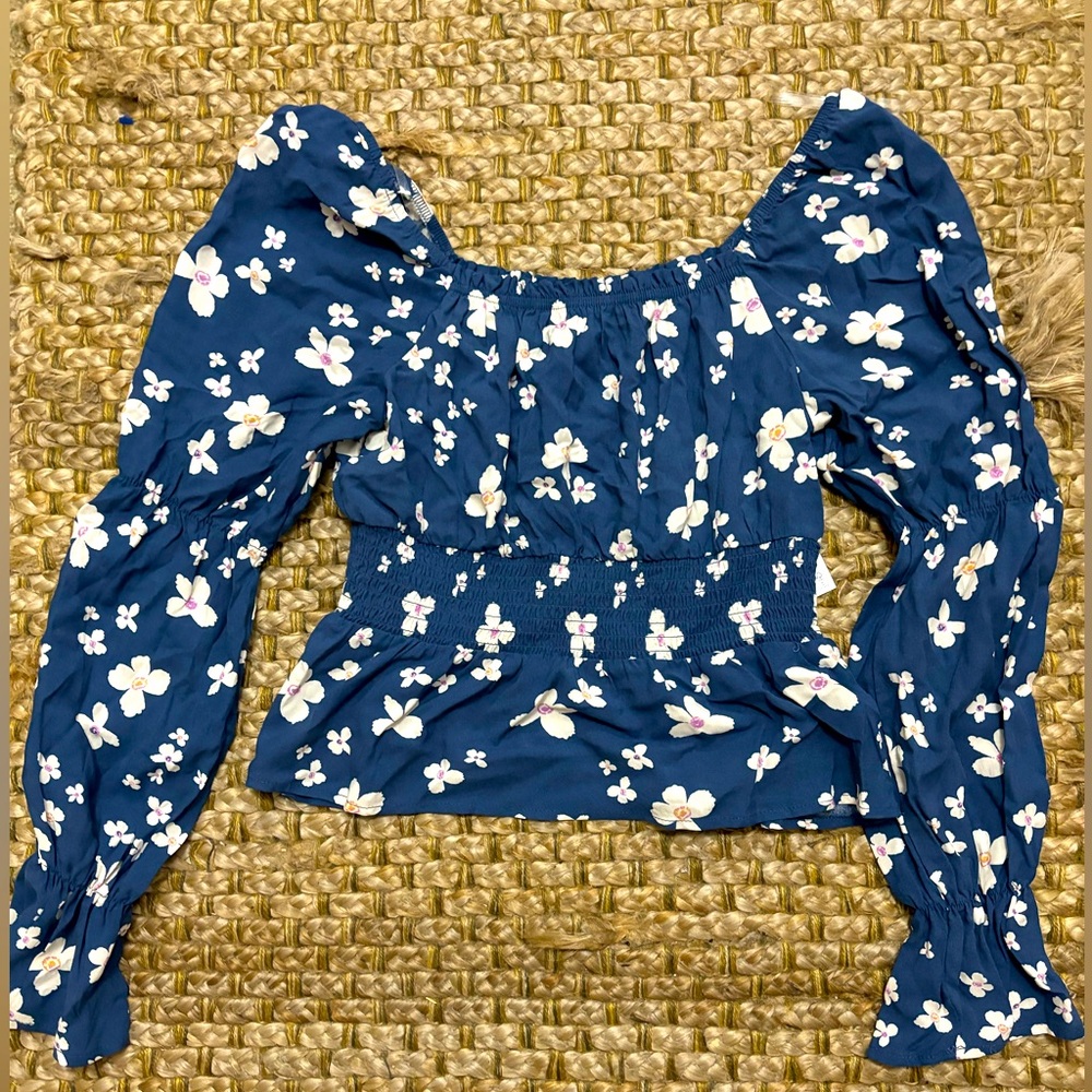 Cropped long sleeve top